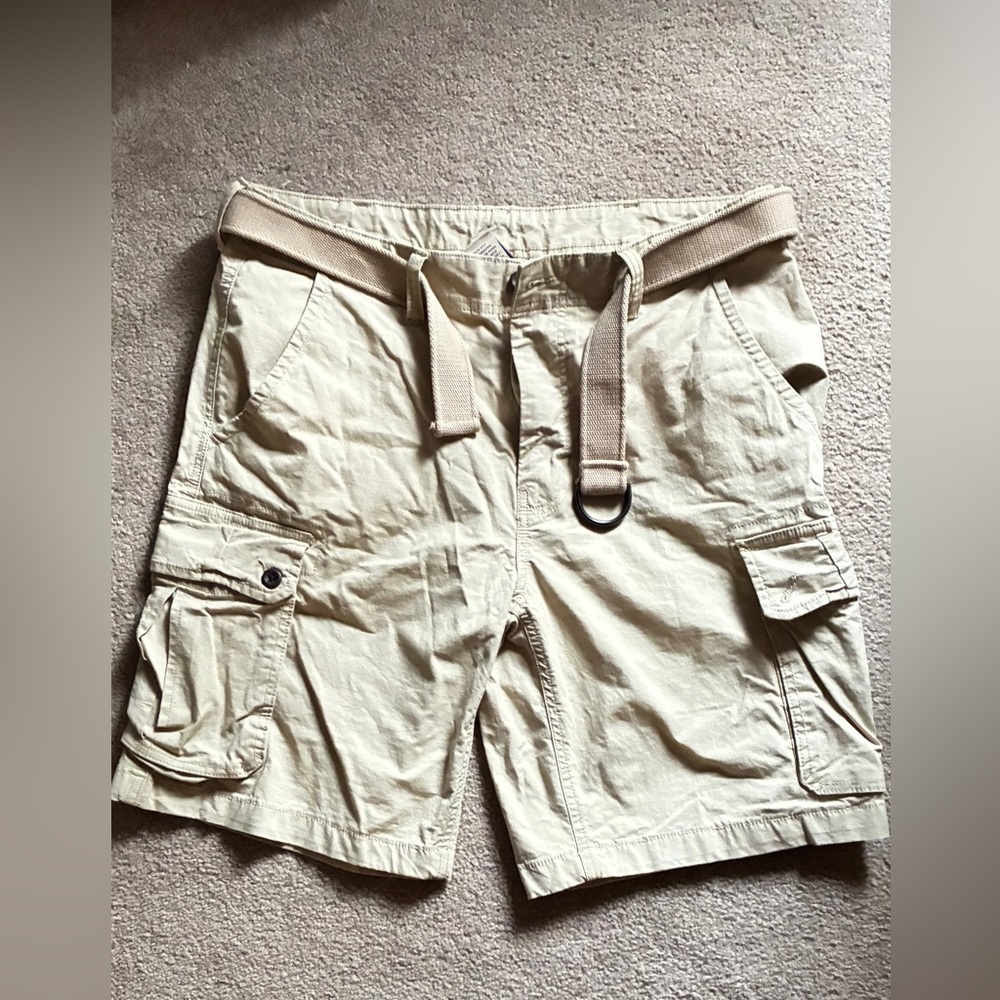NWOT Men’s St. John's Bay Light Tan Cargo Shorts with Web Belt